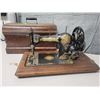 Image 5 : Hand crank sewing machine ( Jones )