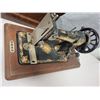 Image 7 : Hand crank sewing machine ( Jones )