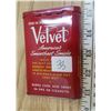 Image 1 : VELVET Pocket tobacco tin with contents