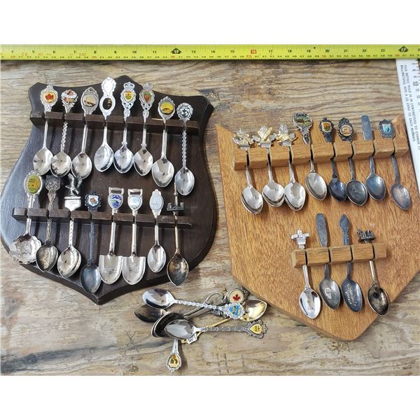 2 spoon display racks with spoons - Schmalz Auctions