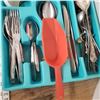 Image 2 : lot of kitchen utensils