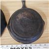 Image 4 : 2 heavy cast-iron pans, GSW #9 made in Canada, Lodge 5SK USA castiron pans
