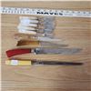 Image 2 : 9 Bakelite kitchen knives, forks sharpener