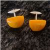 Image 2 : 2 Bakelite cufflinks
