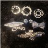Image 6 : 7 crystal rhinestone brooches 1 pair of earrings