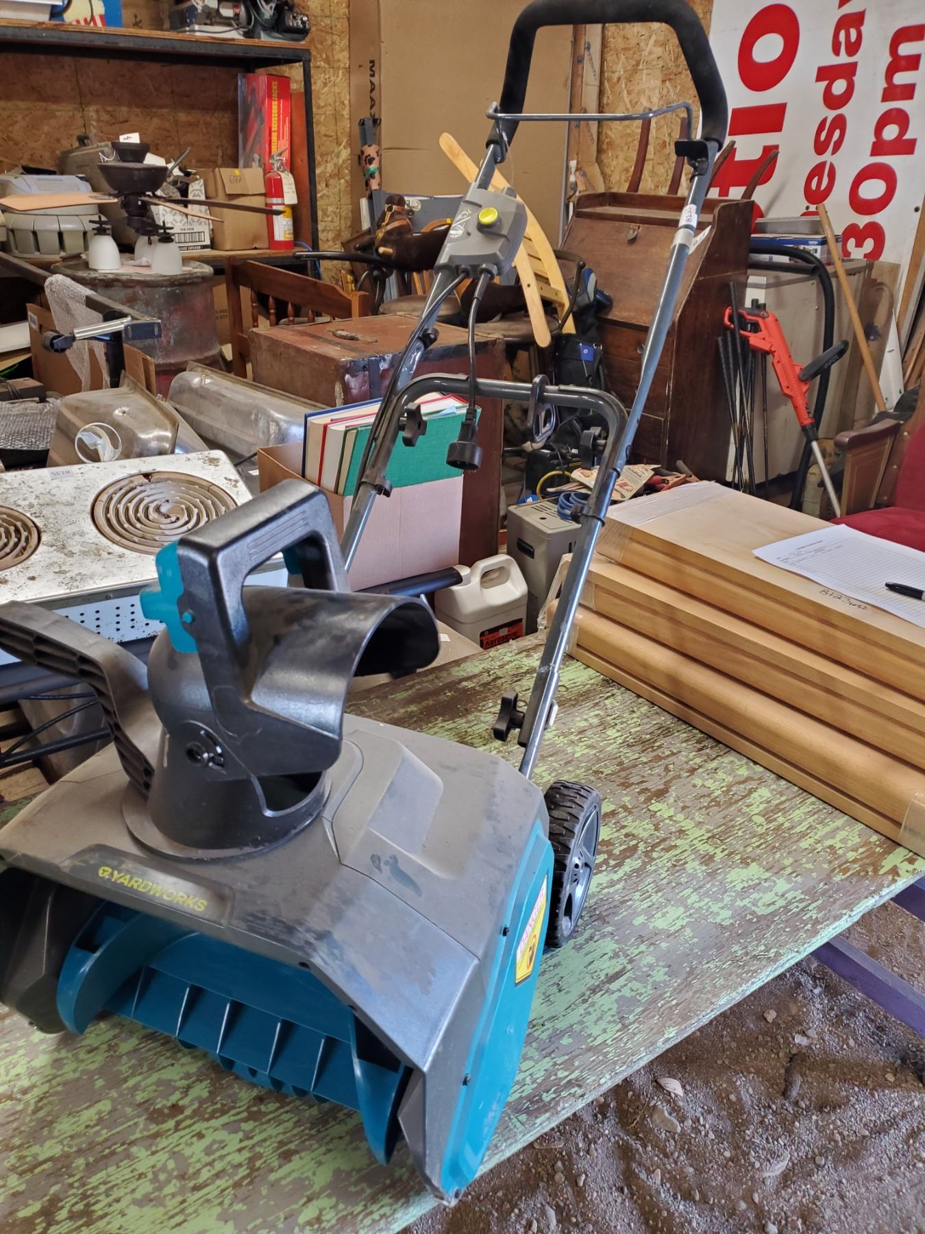 YARDWORKS ELECTRIC SNOW THROWER