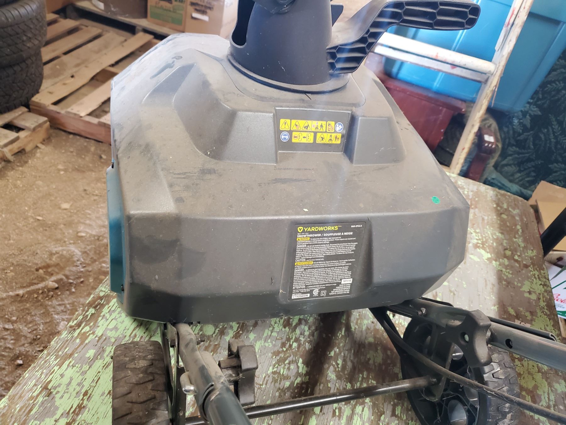 YARDWORKS ELECTRIC SNOW THROWER