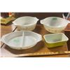 Image 1 : 4 Pyrex pieces 3 bowls and 1 refrigerator dish