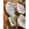 Image 4 : 4 Pyrex pieces 3 bowls and 1 refrigerator dish