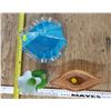Image 2 : 3 art glass glassware pieces