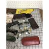 Image 3 : LOT OF VINTAGE AND ANTIQUES EYE GLASSES SUNGLASSES CASES ETC