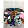 Image 2 : LOT OF VINTAGE LADIES SCARVES