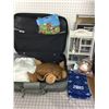 Image 1 : SUITCASE MISC LOT SHELF LINENS ETC