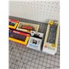 Image 3 : LOT OF HO SCALE MODEL TRAIN CARS WITH BOXES