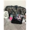 Image 1 : MISC LOT BAG BLANKET ETC
