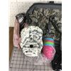Image 2 : MISC LOT BAG BLANKET ETC