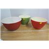 Image 1 : 3 Ceramic Bowls, 2 Red 1 Green