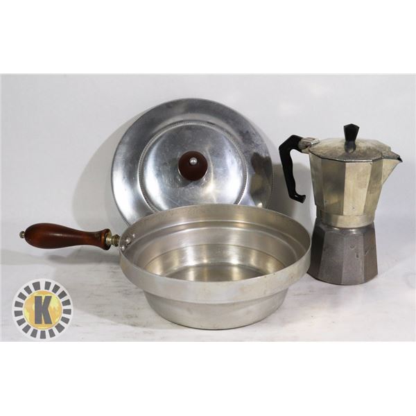 1 COOKING POT AND 1 VINTAGE ESPRESSO COFFEE POT