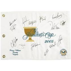 2005 The Presidents Cup Team Signed Flag with Wo