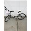 Image 4 : Everyday Traveler Shimano Equipped Steel Cruiser Bicycle w Basket