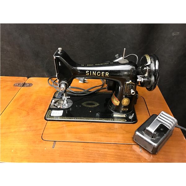 Vintage Singer Sewing Machine and Table