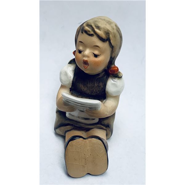 Goebel Hummel Girl with Sheet Music Porcelain Figurine #389