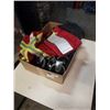 Image 1 : BOX OF TIE DOWN RATCHET STRAPS, SET OF 4 CASTORS, HIGH VIS VEST