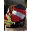 Image 2 : BOX OF TIE DOWN RATCHET STRAPS, SET OF 4 CASTORS, HIGH VIS VEST