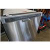Image 2 : WHIRLPOOL GOLD SERIES BRUSHED METAL BUILT IN WASHER - WORKING