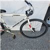 Image 3 : WHITE DIAMONDBACK BIKE