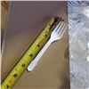 Image 3 : BOX OF 1000 NEW 5" LIGHT DUTY PLASTIC FORKS