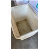 Image 4 : WHITE ROLLING BIN