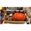 Image 2 : 2 BOXES OF PUMPKIN AND FALL DECORATIONS