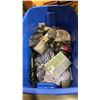 Image 2 : TOTE OF NEW AMAZON OVERSTOCK ITEMS
