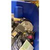 Image 5 : TOTE OF NEW AMAZON OVERSTOCK ITEMS