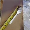 Image 3 : BOX OF 1000 NEW 5" LIGHT DUTY PLASTIC FORKS