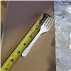Image 3 : BOX OF 1000 NEW 5" LIGHT DUTY PLASTIC FORKS