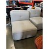 Image 2 : PAIR OF MODERN ACCENT CHAIRS