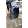 Image 1 : NEW INSIGNIA 2.6 CU FT FREE STANDING BAR FRIDGE