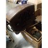 Image 8 : 3 BOXES OF VINTAGE RADIOS AND RADIO PARTS