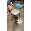 Image 1 : VINTAGE STEP STOOL CHAIR