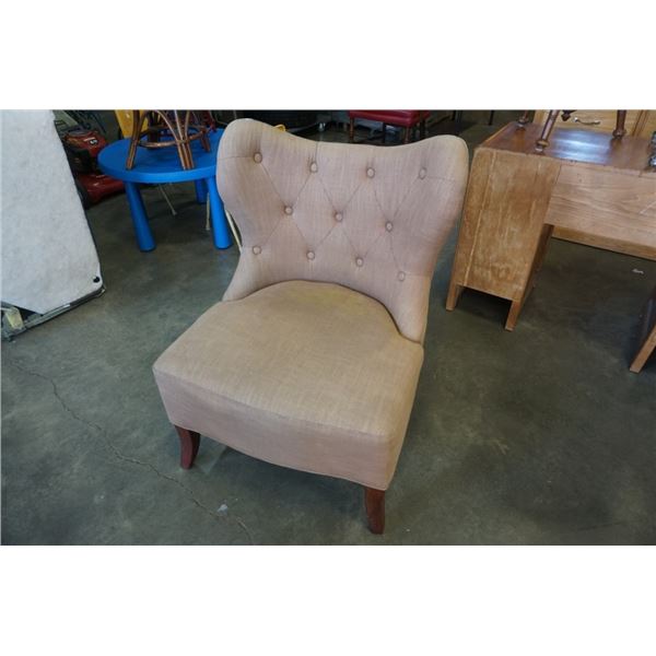 TUFTED WINGBACK ACCENT CHAIR