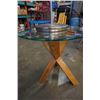 Image 2 : 2 GLASSTOP ENDTABLES