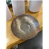 Image 2 : 3 WHITE VASES AND DECORATIVE BOWL