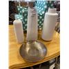 Image 3 : 3 WHITE VASES AND DECORATIVE BOWL