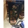 Image 2 : 2 PIECES METAL WALL ART AND VACUUM
