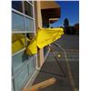 Image 2 : YELLOW PATIO UMBRELLA