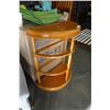 Image 2 : MAPLE DEMI LUNE GLASS SHELF