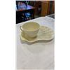 Image 8 : 4 BELLEEK IRELAND CHINA TRIDACNA SNACK PLATES W/ CUPS