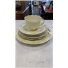 Image 8 : 5 BELLEEK IRELAND CHINA CLAM SHELL CUPS AND SAUCERS, 4 SIDE PLATES, AND DINNER PLATE